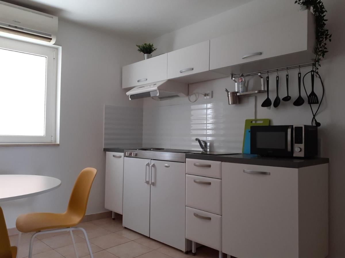 Apartment Zlata Rab Town Exteriör bild