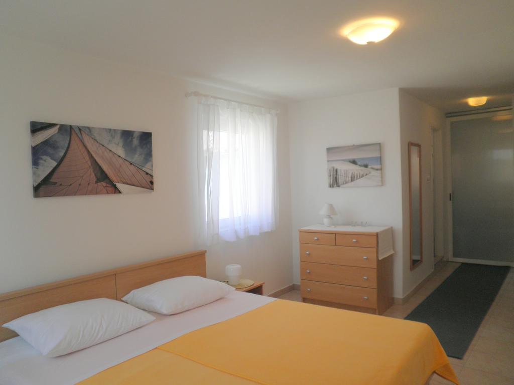 Apartment Zlata Rab Town Exteriör bild
